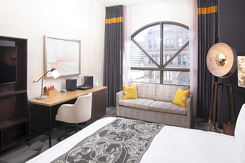 Saint Kate - The Arts Hotel