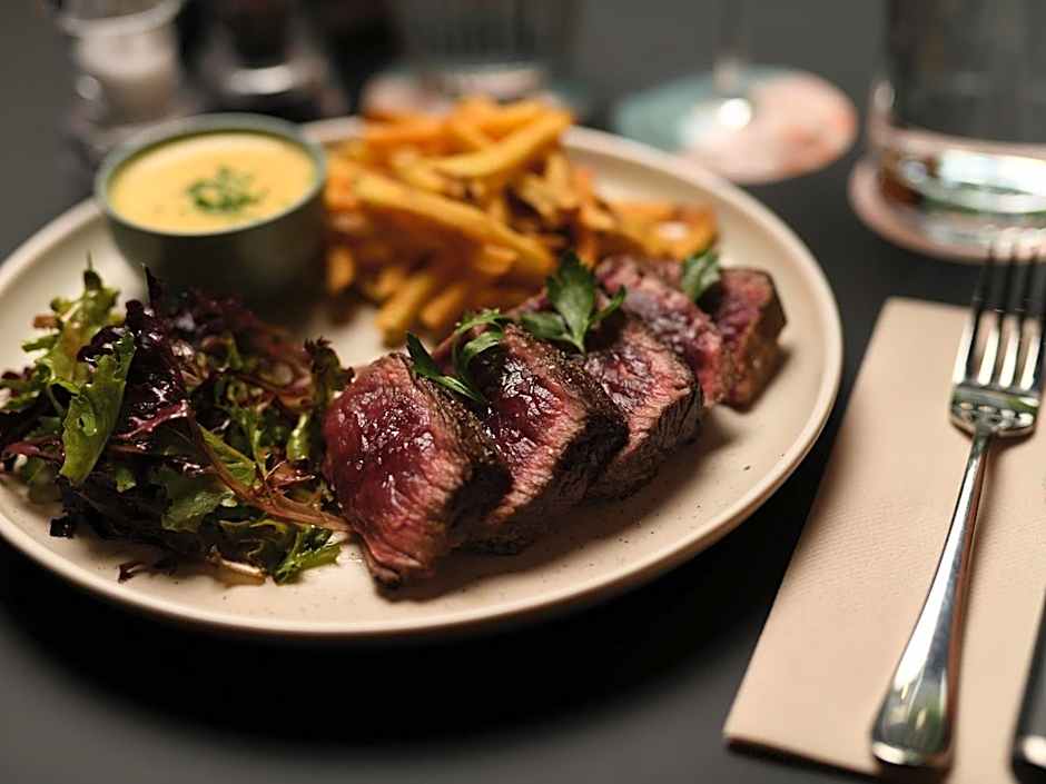 Tribe Paris La Defense Esplanade