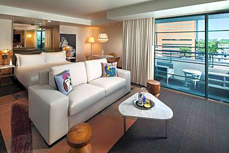 Balcony Suite, Suite, King