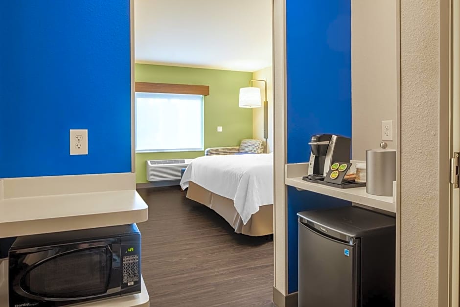 Holiday Inn Express & Suites Ft Myers Beach-Sanibel Gateway