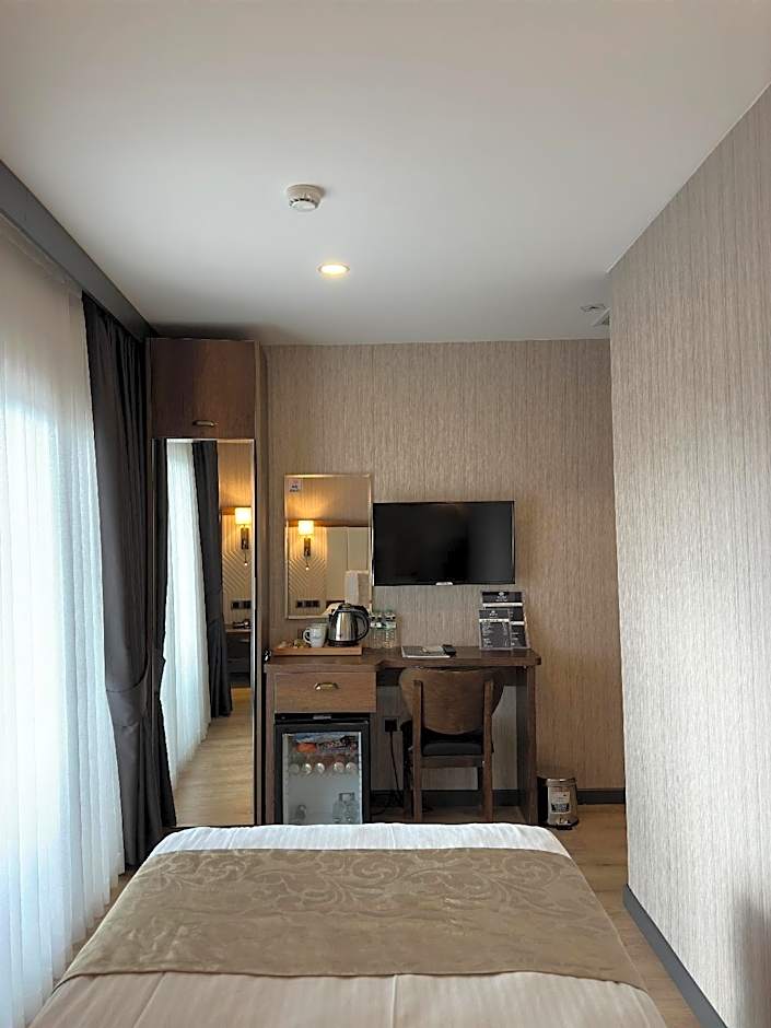 Operla Airport Hotels, Trademark Collection by Wyndham