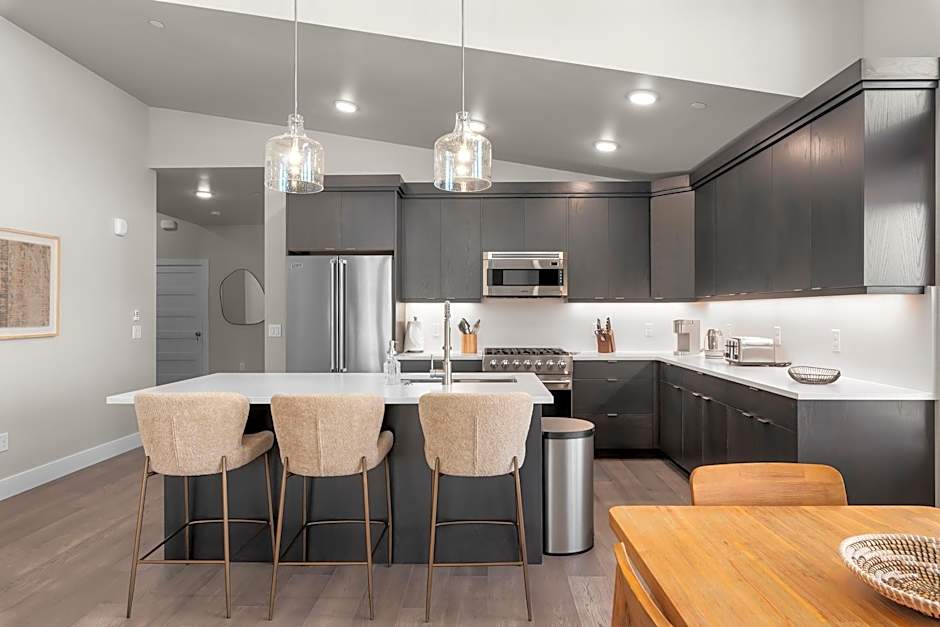 Luxury Stays Club B6 301, Lovely 3br condo, New Deer Valley 1 min, Park City 10 min