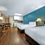 Econo Lodge Inn & Suites