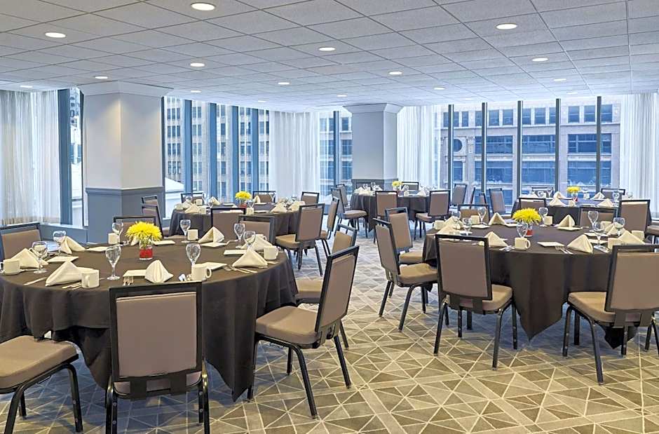 The Marquette Hotel, Curio Collection by Hilton