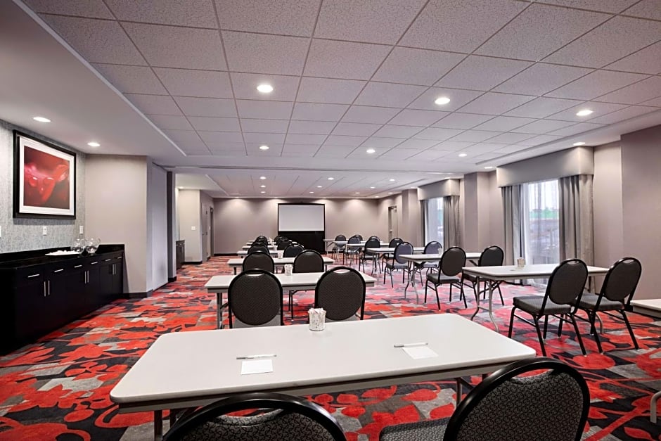 Hampton Inn By Hilton & Suites Roanoke Airport VA