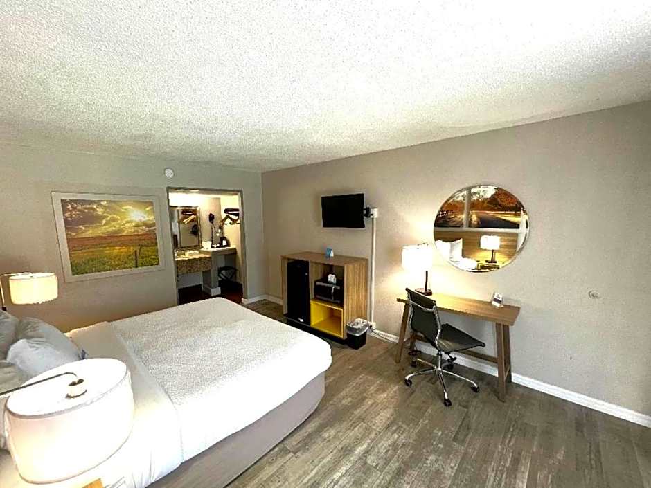 Days Inn by Wyndham Wildwood I-75