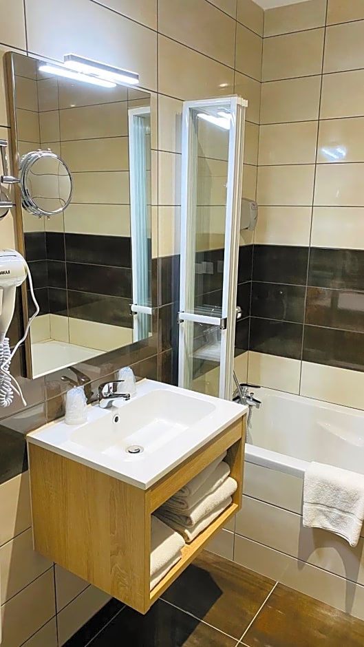 Hotel Martinez Grenay