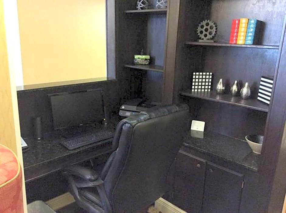 Holiday Inn Express Hotel & Suites Forest By IHG