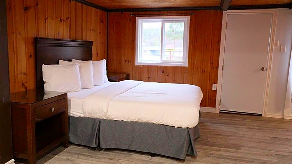 Algonquin Lakeside Inn