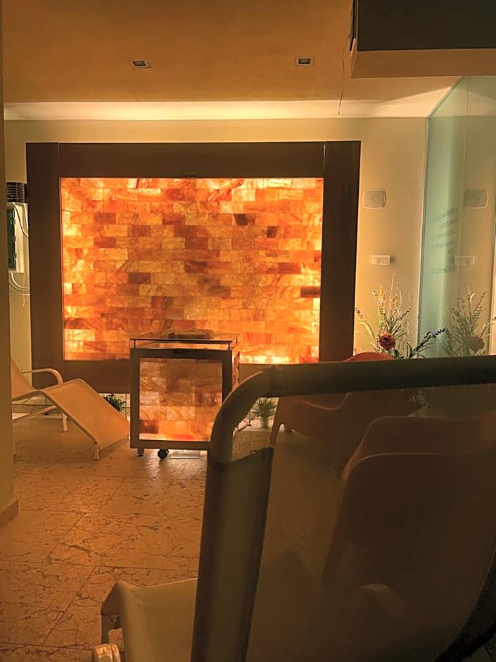 Paradise Hotel & Wellness