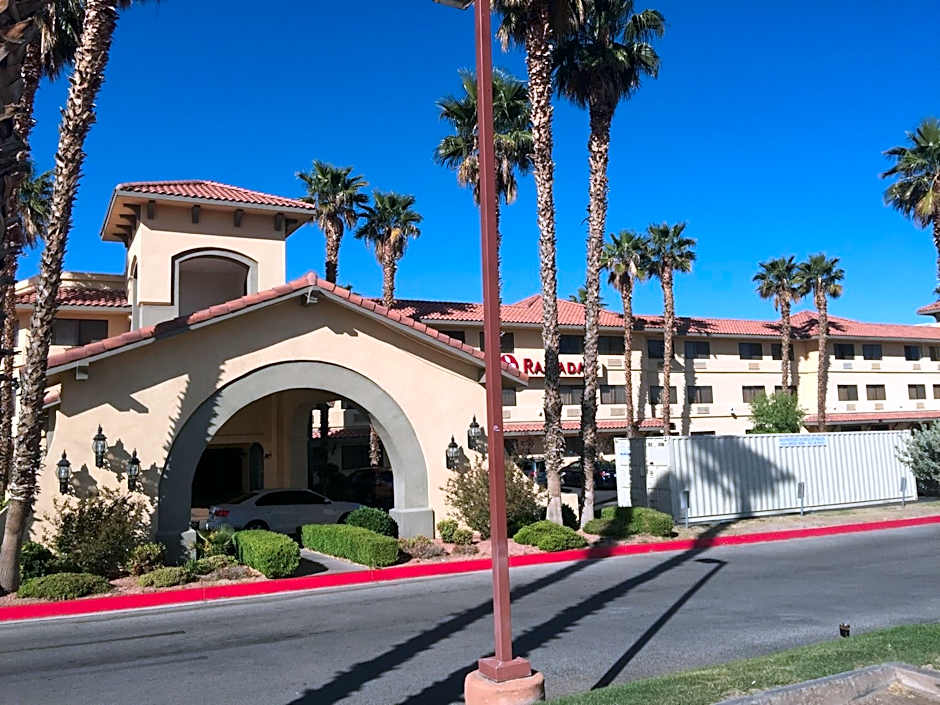 Ramada by Wyndham Barstow