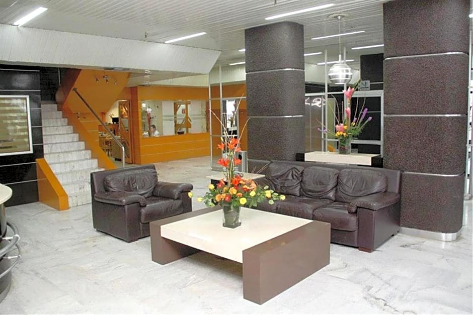 May Palace Hotel 