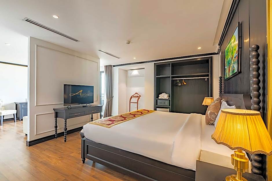 Aaron Riverview Hotel