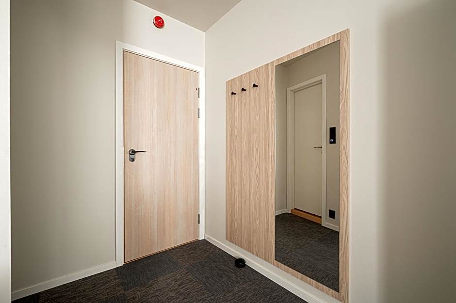 BREEZE Hotel Victoria - Self-Service