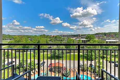 Room, 1 King Bed with Sofa bed, River View (Balcony) (1 King Bed and 1 Double Sofa Bed)