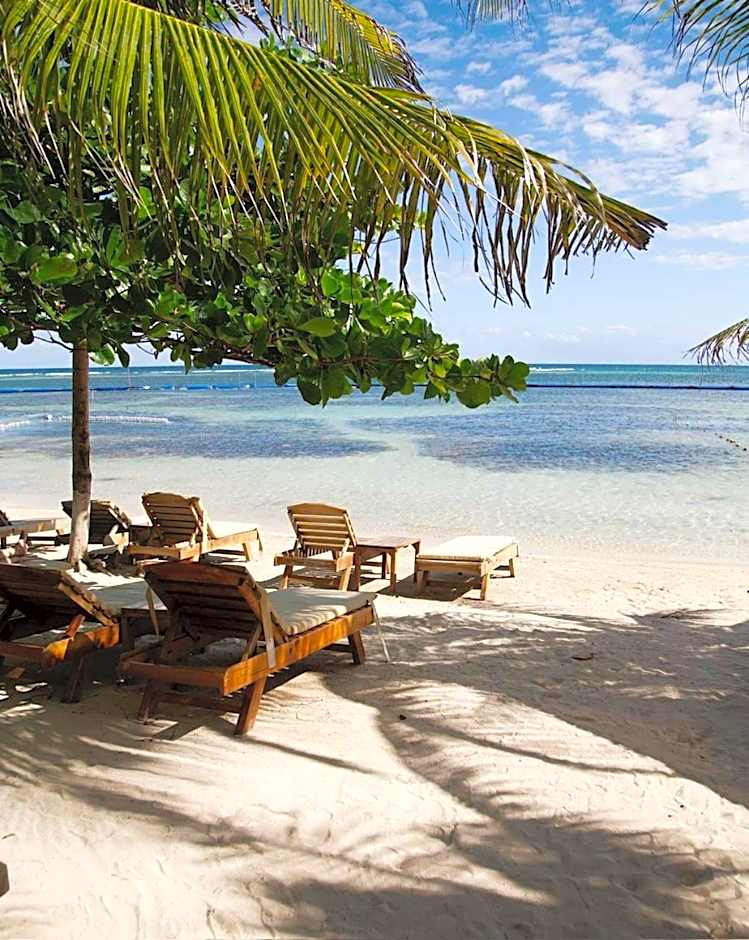 Noah Beach Hotel & Suites