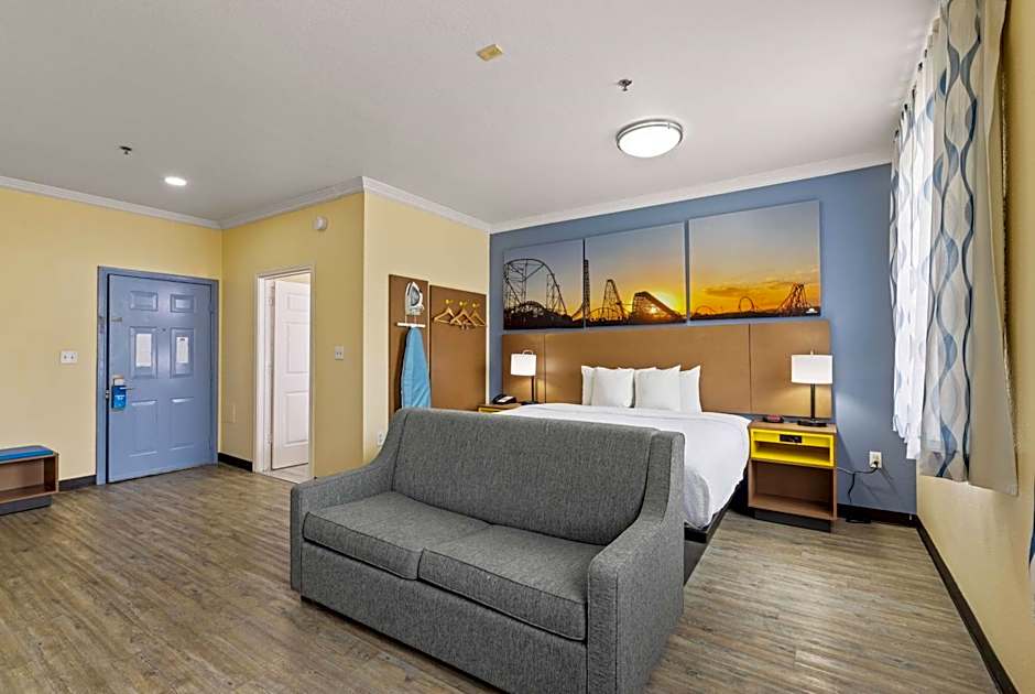 Days Inn & Suites by Wyndham Ft. Worth DFW Airport South