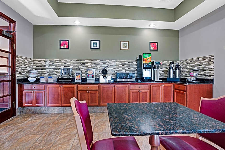 Travelodge by Wyndham Iowa City