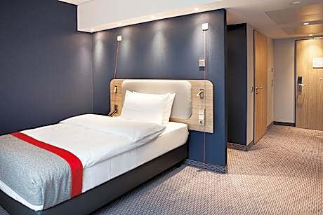 1 Single Bed Standard Accessible