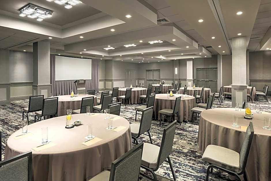 Renaissance by Marriott Boston Patriot Place Hotel