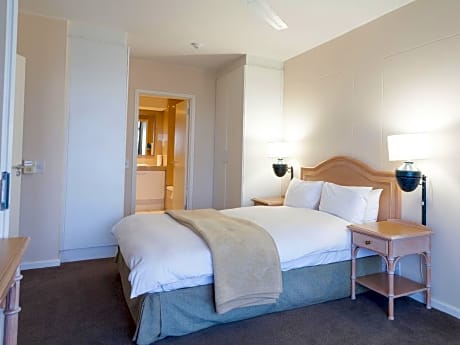 Apartment with Lagoon View