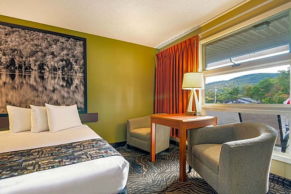 Super 8 by Wyndham Lake George/Downtown