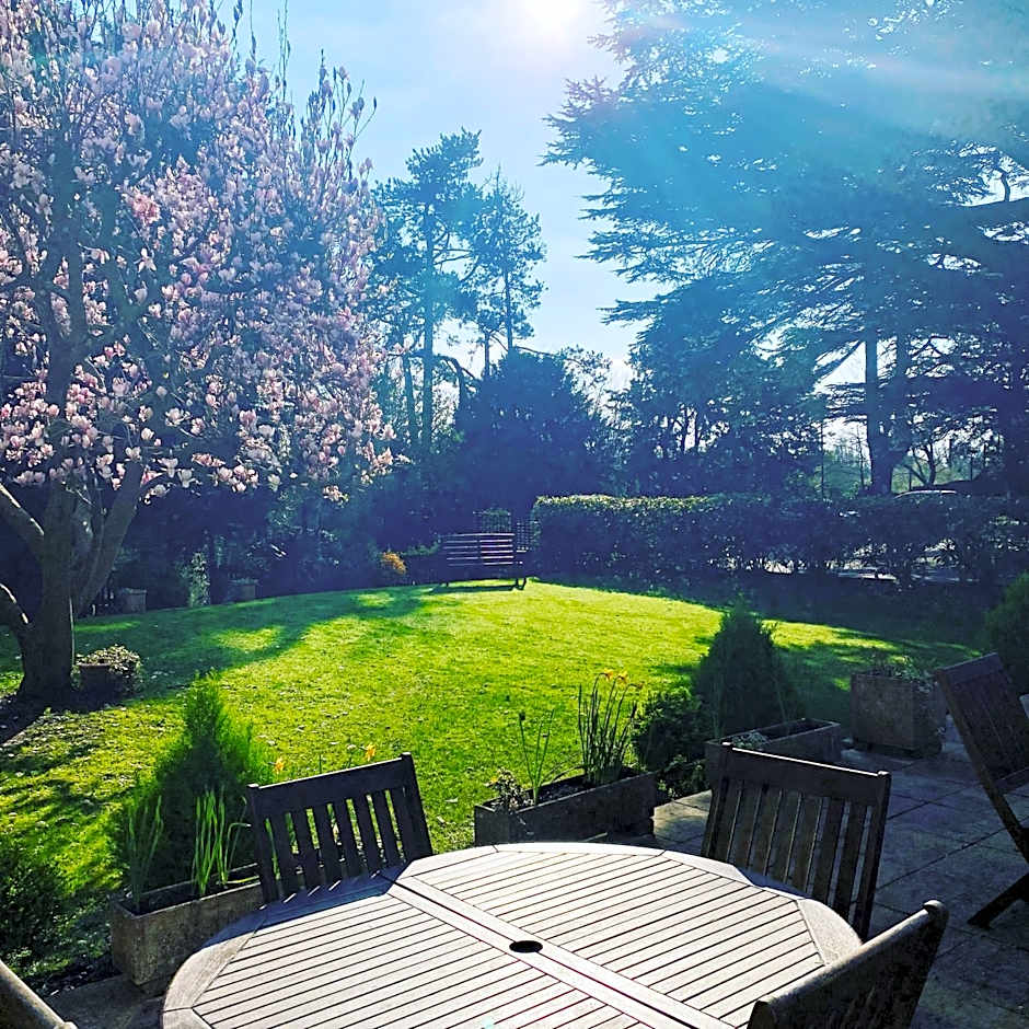 Lysses House Hotel
