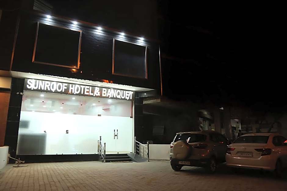 Goroomgo Sunroof Hotel & Banquet Zirakpur