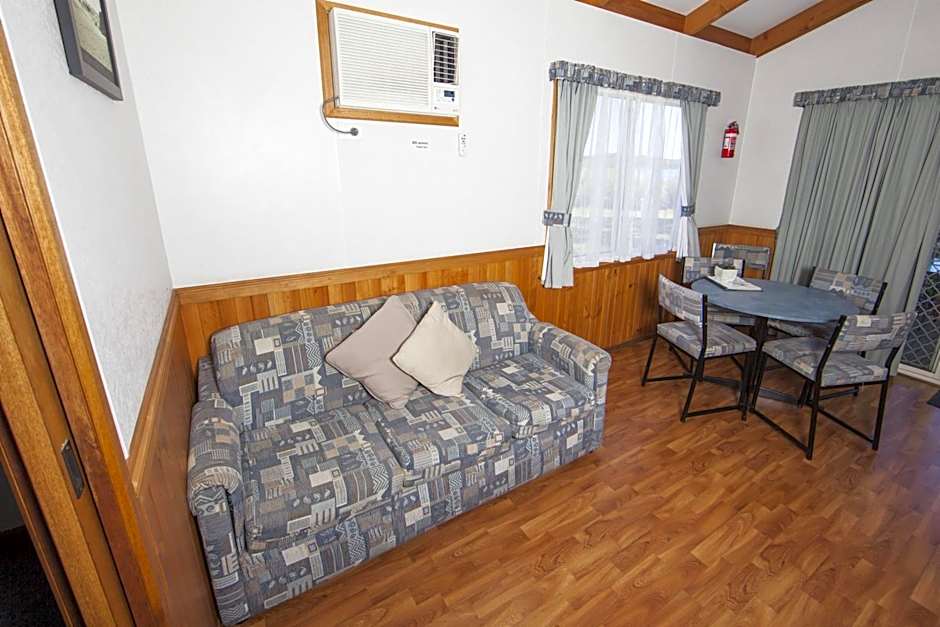 Lakeside Tourist Park