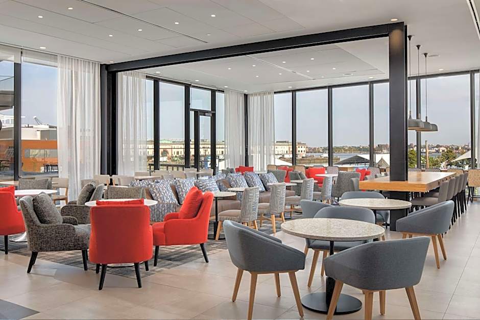 Hyatt Place Boston/Seaport District