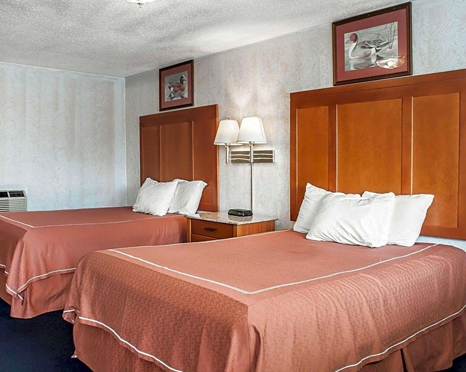 Castle Inn & Suites Niagara Falls