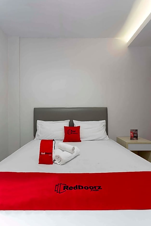 RedDoorz Plus near Cilandak Town Square 2