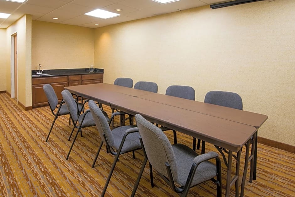 Holiday Inn Express Hotel & Suites Wauseon By IHG