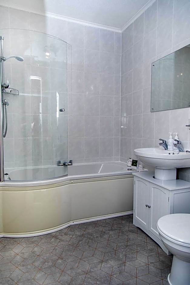 Beaumont Guest House Windermere - Adult Only - Free Car Park & Off Site access to the local Health Centre