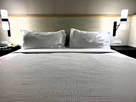 One Queen Bed with Mobility Accessible - STREETVIEW