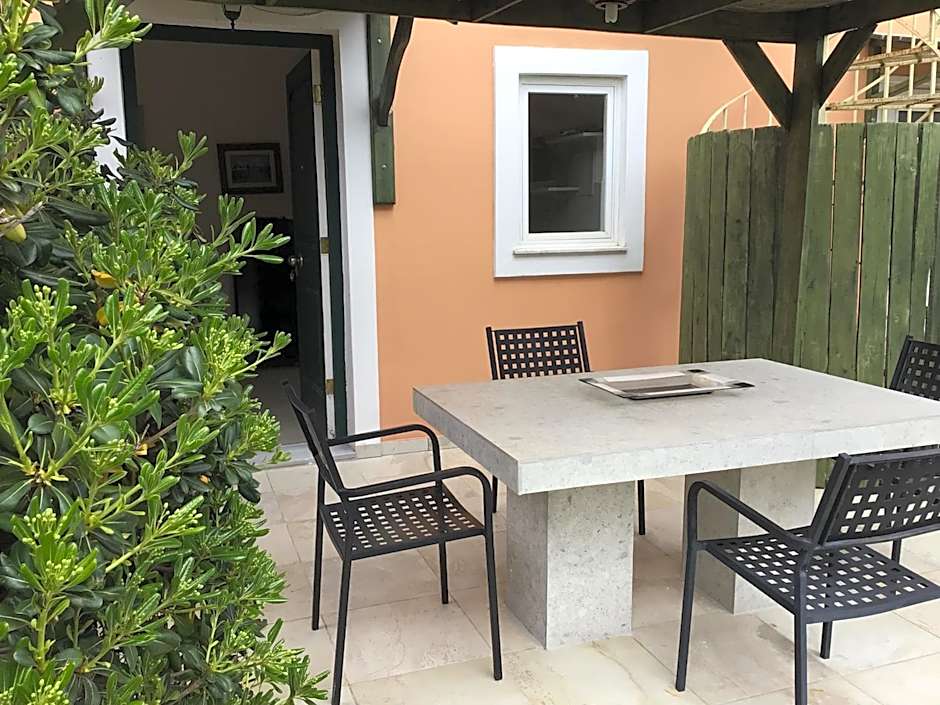 Villa Rosa Apartments