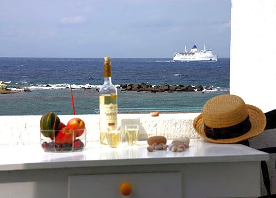 Anemoessa Rooms & Studios