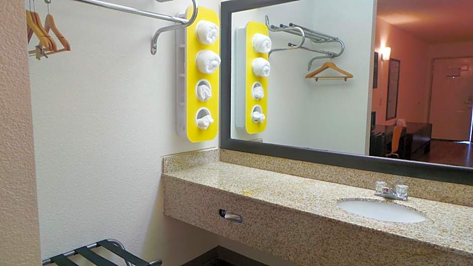 Motel 6-Covington, TN