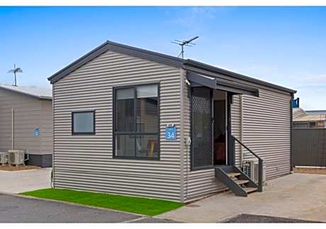 Superior 2 Bedroom Cabin - Sleeps 4