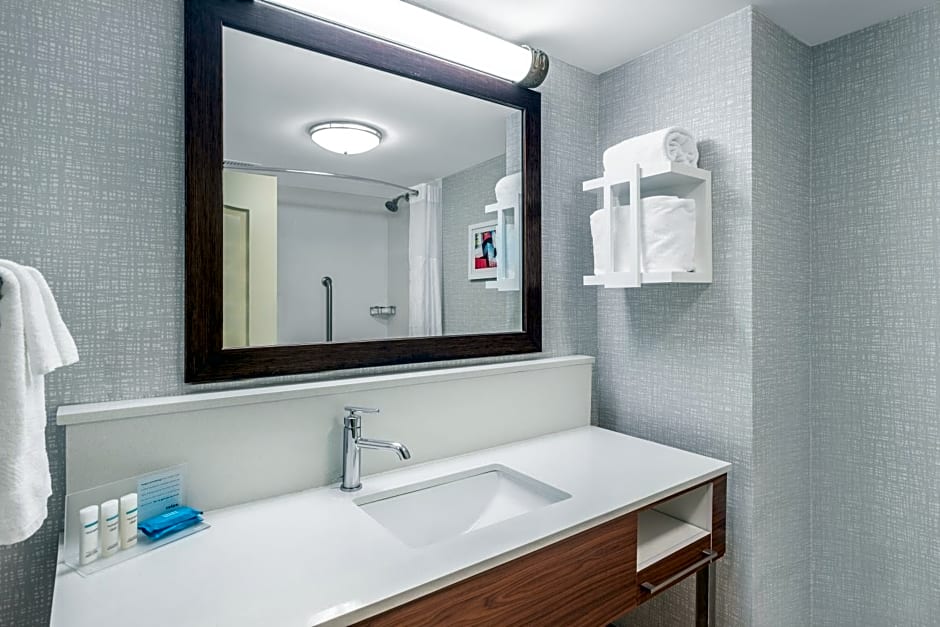 Hampton Inn & Suites Minneapolis St. Paul Airport - Mall of America