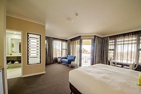 Retreat Suite with Balcony