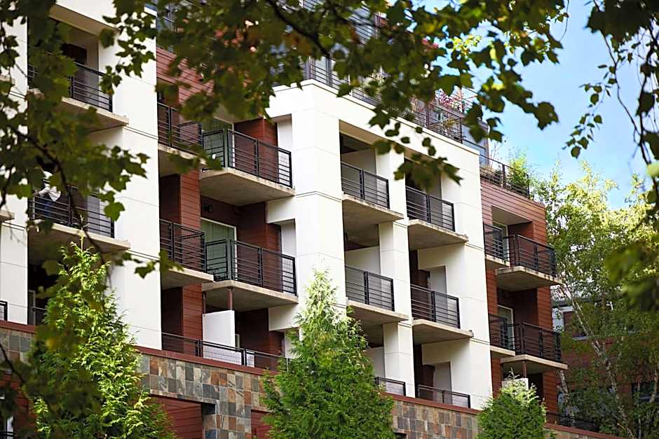 River's Edge Hotel Portland, Tapestry Collection by Hilton