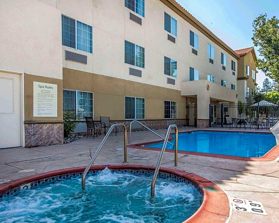 Comfort Suites Bakersfield