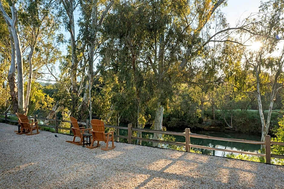 River Terrace Inn