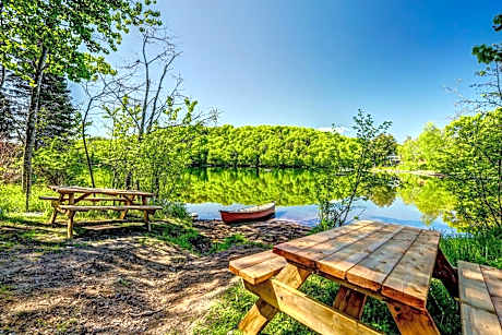 Bed in 8-Bed Mixed Dormitory Room