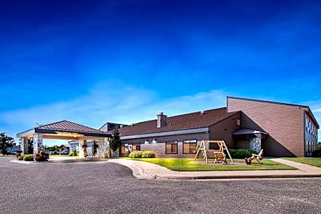 Heartland Inn & Suites, SureStay Collection by Best Western