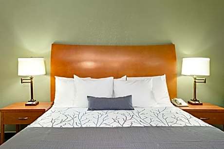 Queen Room - Mobility Access/Non-Smoking