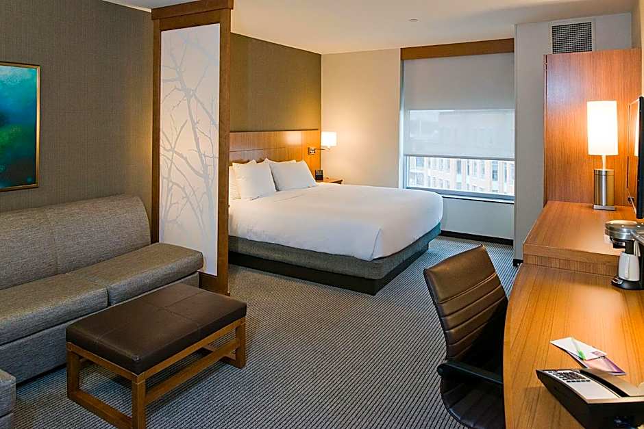 Photo 1 of 7 of 1 King Bed with Sofabed, High Floor