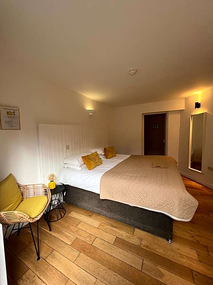 Photo 1 of 7 of 1 Double Bed or 2 Beds, Terrace