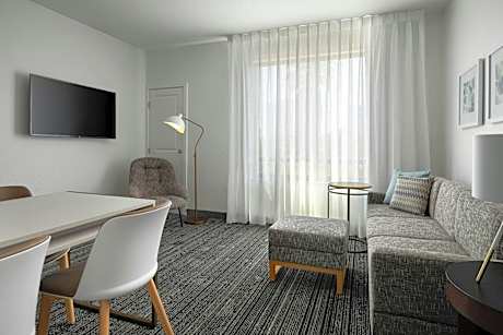 Newly Renovated!, 2 Bedroom Suite, Bedroom 1: 1 Queen, Bedroom 2: 1 Queen